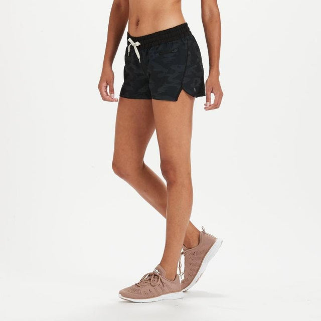 Vuori Clementine Short Black Watercolor Camo