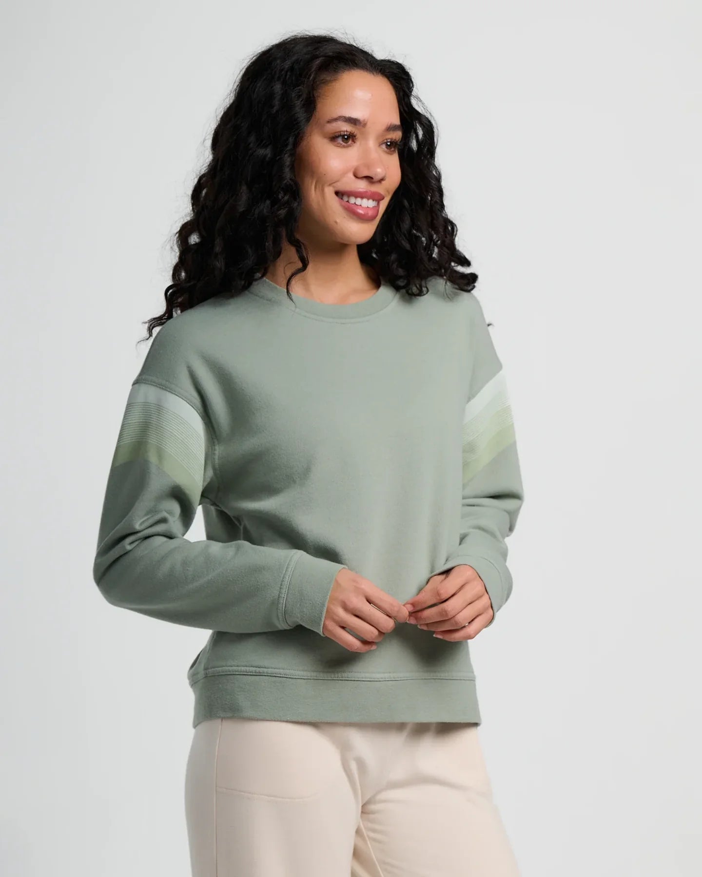 Free Fly Apparel Womens Gradient Sleeve Fleece Crew agebrush / S
