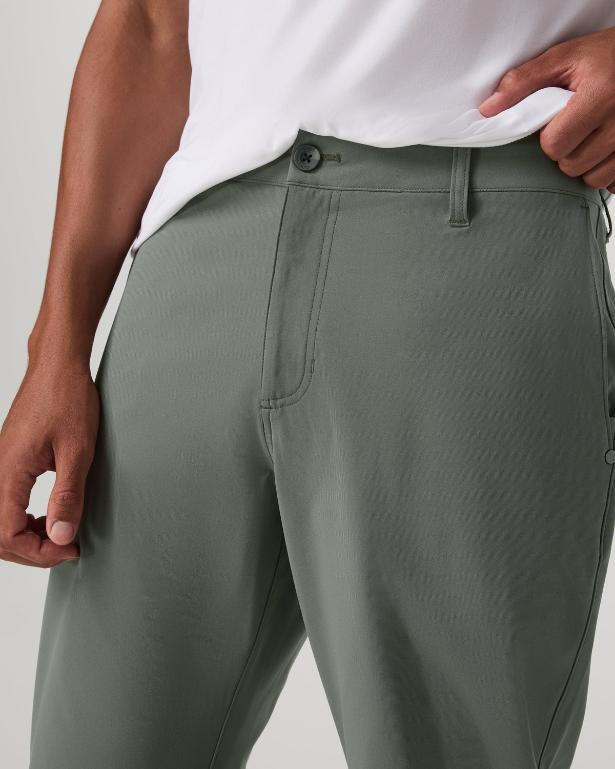 Vuori Mens Cascade Tech Chino Pant