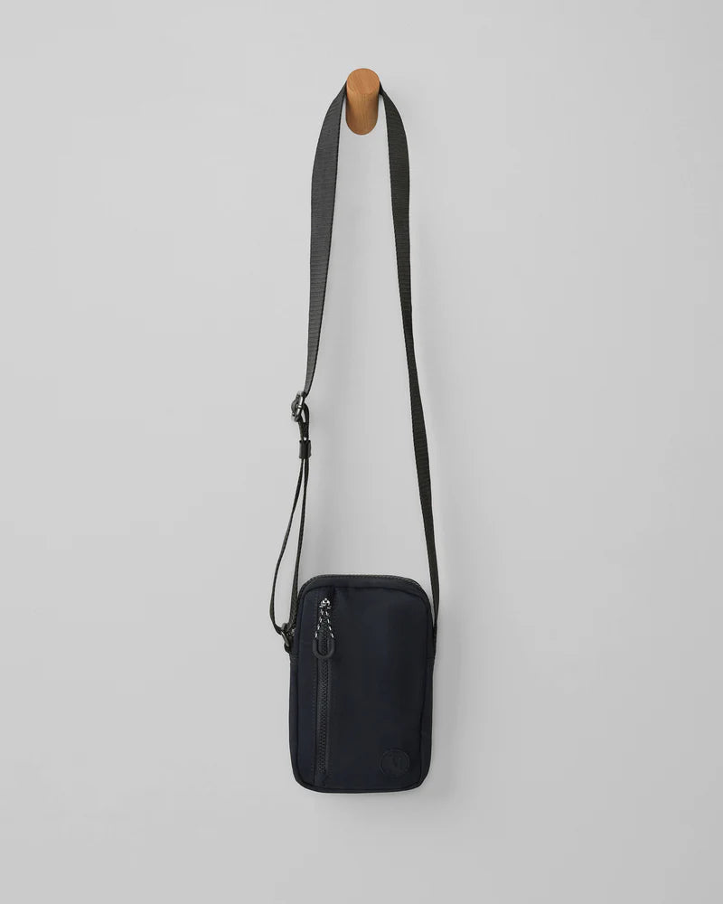 Vuori All Around Crossbody Black
